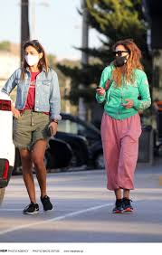 Η κόρη = το κορίτσι. Despoina Bandh Melina Nikolaidh Koykles Mama Kai Korh Sth Bolta Toys Sth Glyfada Fwtografies Iciao