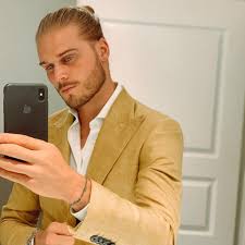 Rúrik gíslason wiki footballer biography height age. Deshalb Galt Dieser Fussball Hottie Zunachst Als Bachelor Promiflash De