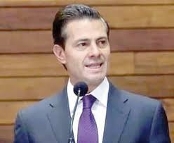 PISÁNDOLE LOS TALONES”!