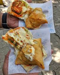 So Mumbai On Instagram Repost Huungry Engineer Drooling Already Who Wants To Have Some Cheesy Samosa Pav Where Jugn Food Snapchat Food Snap Food