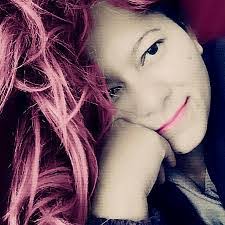 Kelly Freitas's Instagram, Twitter & Facebook