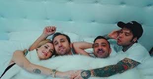 Ma anche, ovviamente, chiara ferragni. Krprcoplpocn6m