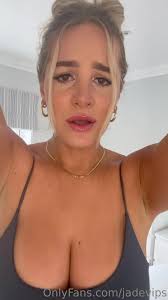 Jadevips Shows Off Her Big Bouncy Tits | PimpBunny