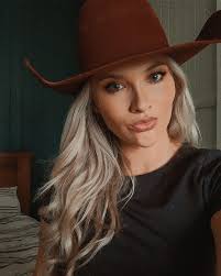 ✙ #westernstyle #barrelracer #rodeo #rodeofashion #rodeostyle  #westernfashion #cowgirl #cowgirlstyle #explore #canchaser