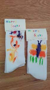 Over een paar weken is het zo ver; Happy Socks Voor Opa Of Oma Papa Of Juf Vaderdag Knutselen Baby Vaderdag Knutselen Peuters Verjaardag Papa Knutselen Peuter