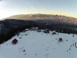 Complexul turistic platoul soarelui ofera toate serviciile pentru un sejur de neuitat la schi. Platoul Soarelui Schi Cazare Imagini Live