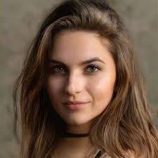 Hattie Weber's Instagram, Twitter & Facebook