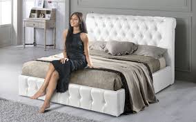 Struttura in legno, rivestita con tessuti a scelta sfoderabili (specificare il tessuto e il numero del. Hm Radioaktivnost T Letto Contenitore Senza Testata Mondo Convenienza Amazon Audacieuxmagazine Com