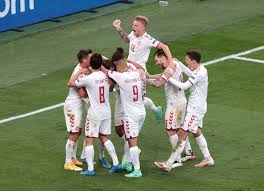 Zápas ovlivnilo vyloučení de ligta, následnou převahu proměnil ve vítězný gól holeš. Euro 2021 Rusko Dansko 1 4 Euforie V Kodani K Postupu Pomohla Na Dalku Belgie Idnes Cz