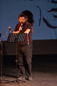 O σπύρος γραμμένος γράφει τραγούδια, μουσικές για θέατρα, κάνει ραδιόφωνο, έχει κυκλοφορήσει τρεις. O Spyros Grammenos Paizei Pank Kommwthrioy Kai Kanei Koybentoyles Gia Diaforetikothta