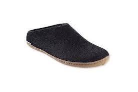 Pour half of the mixture into each slipper and place each in a gallon plastic bag. The Best Slippers For Women And Men In 2021 Reviews By Wirecutter