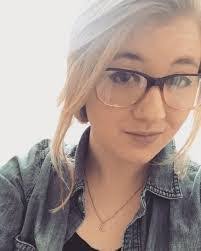 Lori Schlueter's Instagram, Twitter & Facebook