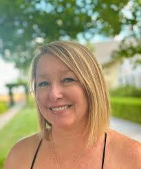 Ellie Kimball's Instagram, Twitter & Facebook