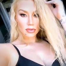 Heather Duffey's Instagram, Twitter & Facebook