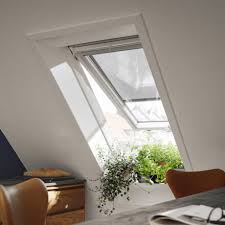 Die grundlegende frage ist, wo man beim dachfenster den sonnenschutz am besten anbringt. Velux Sonnenschutz Lichtschutz Fur Dachfenster Jaloucity