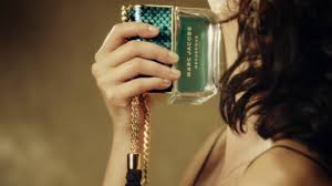 Expressed in a more effervescent, floral way. Marc Jacobs Fragrances Marc Jacobs Divine Decadence Edp 100ml