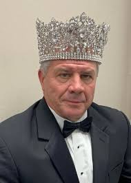 Yellow rose for this maid meant a crown for Okeanos ball