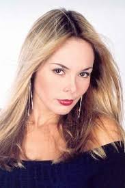 Cuando hay pasión (TV Series) (1999)