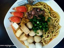 Jom kita masuk dapur dan ita tunjukkan caranya. Resepi Mee Kari Ala Ala Kopitiam