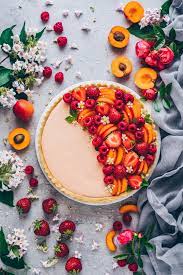 Mousse Tarte Mit Aprikosen Himbeeren Erdbeeren Fruit Cream Fruit Tart Recipe Recipes