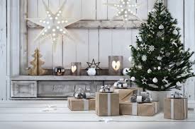 Palline, luci e decorazioni per albero, presepe, casa, finestre, negozi e vetrine. Addobbi Natalizi Le Idee Piu Belle Per Il Tuo Natale Molisano