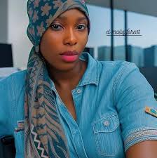 Si être fière de mon patron et du leader qu'il est, c'est ce qui suffit à  certains pour me coller l'étiquette de “clan”… 😇 Alors oui, mettez-moi  dans le clan des gens