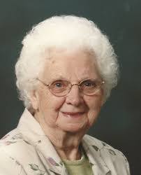 Mae Queen's Instagram, Twitter & Facebook