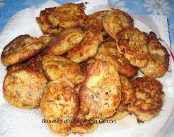Ingrediente 2 dovlecei foarte mici (am folosit zucchini) 1 ou 1 lingura smantana aproximativ 80g branza la alegere 2 catei de usturoi presaram branza, usturoiul dat pe razatoare si peste acestea turnam oul batut cu smantana. Briose Aperitiv Din Dovlecei Si Telemea BunÄtÄÈi Din BucÄtÄria GicuÈei