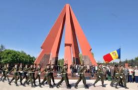 Peste 11.000 de militari, 100 de vehicule de razboi si 68 de avioane de. 9 Mai Ziua Victoriei
