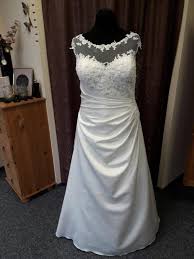 Elegante schmale brautkleider für schlichte & klassische hochzeiten. Klassik Modern Unkompliziert Brautparadies Jordan Brautkleid 0319 3 Brautparadies Jordan