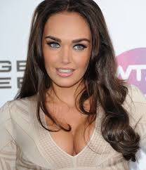 So kè độ gợi cảm 2 ái nữ "trùm casino Macao" và tỷ phú F1