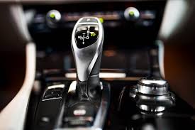 La boîte automatique à convertisseur de couple, l'usager choisit un type de conduite et le véhicule adapte automatiquement sa vitesse en fonction du comportement routier de l'automobiliste; Acheter De Boite De Vitesse Automatique A Argenteuil 95 Specialiste De La Boite De Vitesses Auto Et Manuelle Boites De Vitesses Synchrone