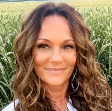 Hillary Ayers's Instagram, Twitter & Facebook