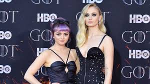 Паскаль родился в сантьяго, чили. Pedro Pascal Battles The Mountain At Game Of Thrones Premiere After Disgusting Season 4 Death Exclusive Entertainment Tonight