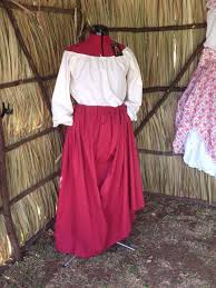 Cette location du déguisement femme créole est parfaite pour vos soirée à thème : Costumes Les Comperes Creoles Groupe Folklorique De L Ile De La Reunion