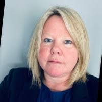 Gayle Boyle's Instagram, Twitter & Facebook