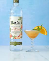 Spiked Peach Sorbet Float Peach Sorbet Peach Sorbet Recipe Peach Vodka Drinks