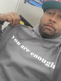 This week's shows!! #ImSingingEverything #Country #Rock #RnB  #downtownlouisville #thingstodolouisville #southernindiana  #jeffersonvilleindiana #MentalHealthAwareness #YouAreEnough 💚 👕 by:  @Brittany Lesch Sat (15)