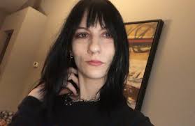 This vintage bang blends retro influence with modern wearability. The  Bardot bangs are back, and this time, they're designed for movement ... ⤵️  https://arcscissors.com/blogs/press/trending-how-to-cut-bardot-bangs