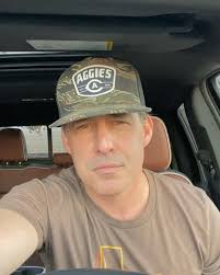 Here's 2 new songs I wrote... in the comments let me know which one ya like  the most and if I should release them! Love reading y'all's comments fyi!