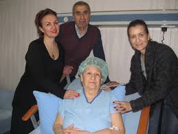 Turk Halk Muzigi Sanatcimiz Canan Baskaya Degerli Annesi Sultan Baskaya Hanim In Katarakt Ameliyati Icin Hastanemizi Tercih Etti Ke Gecmis Olsun Sultan Ailem
