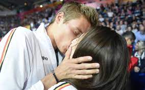 Maybe you would like to learn more about one of these? Turnster Nina Derwael Maakt Relatie Met Belgische Profvoetballer Bekend Voetbal24 Voetbalnieuws