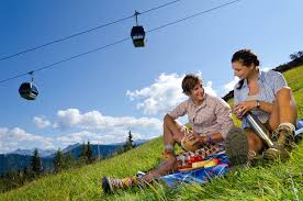 Johann in salzburg mit seinem alpendorf. Wandern Ausfluge Mit Kindern Familien Bauernhof Neumoar