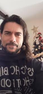 FELIZ ENTRADA Y SALIDA DE AÑO FAMILIA! Se os kiereeeeee!!! 😘 (...2024 es  el año del dragón...pero también será el del LEÓN!😉). Vamos a por ello!!  #happynewyear #felizañonuevo #felizaño #2024 #rock #lion #