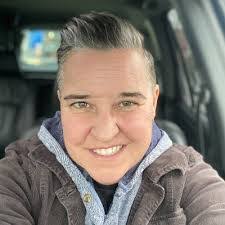 Jess Morrison's Instagram, Twitter & Facebook