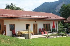 Popular activities in the area include hiking, cycling, and skiing, and haus sonnenblick offers free ski storage facilities. Das Ferienhaus Villa Rosen