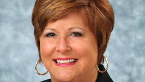 Friends and Neighbors: Luther graduates from Lugar Series