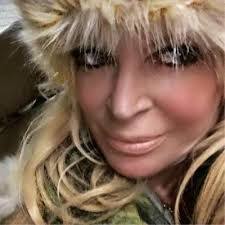 Jo Hilton's Instagram, Twitter & Facebook