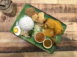 In this nasi kerabu with ayam percik recipe, we plate the rice with prawn crackers, solok lada, salted egg, ulam, grated coconut and ayam percik resipi nasi kerabu golok lauk ayam bakar sedap untuk berbuka 1. Nasi Kerabu Ayam Percik Hayaki Cafe S Photo In Kota Bharu East Coast Openrice Malaysia