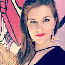 Vicki Laprad's Instagram, Twitter & Facebook